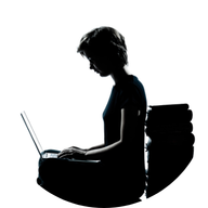 PCを操作する女の子